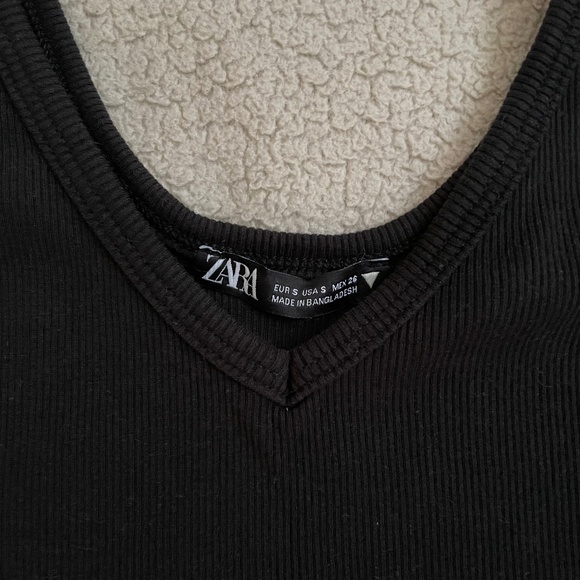 Zara Set of White and Black Tank Tops - Picture 5 of 6